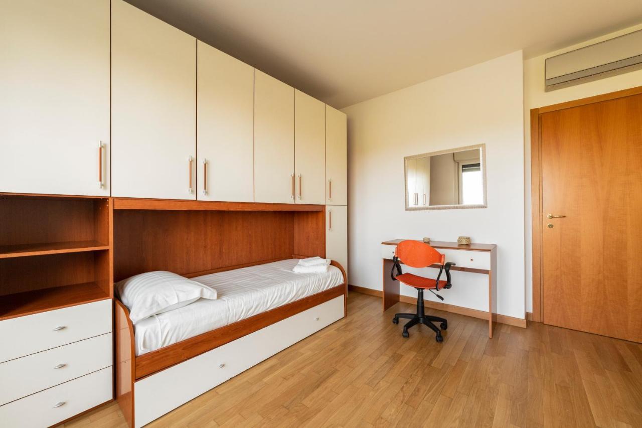 Milano Rogoredo Apt With Terrace! Apartment Exterior photo